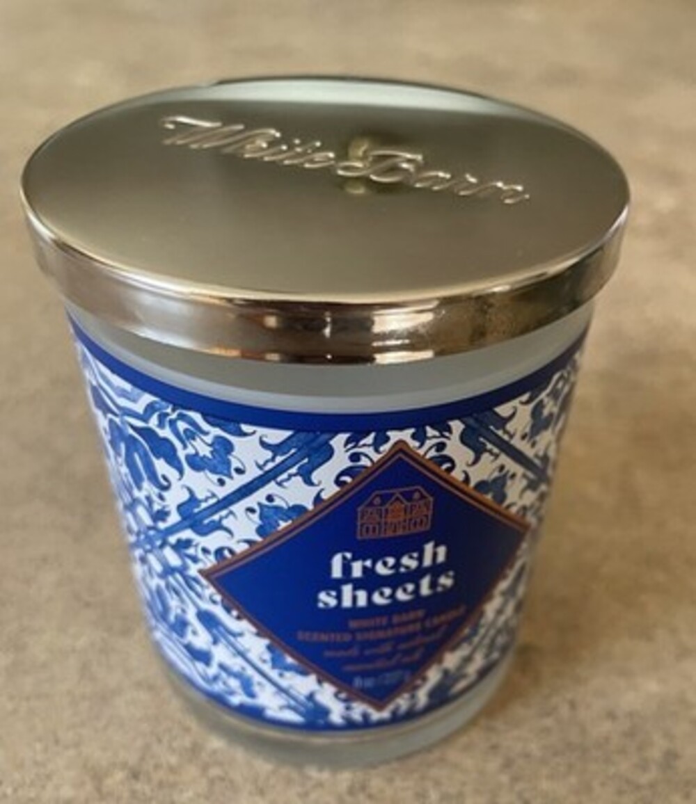 White Barn Fresh Sheets Scented Candle with Metal Lid - New/Unused